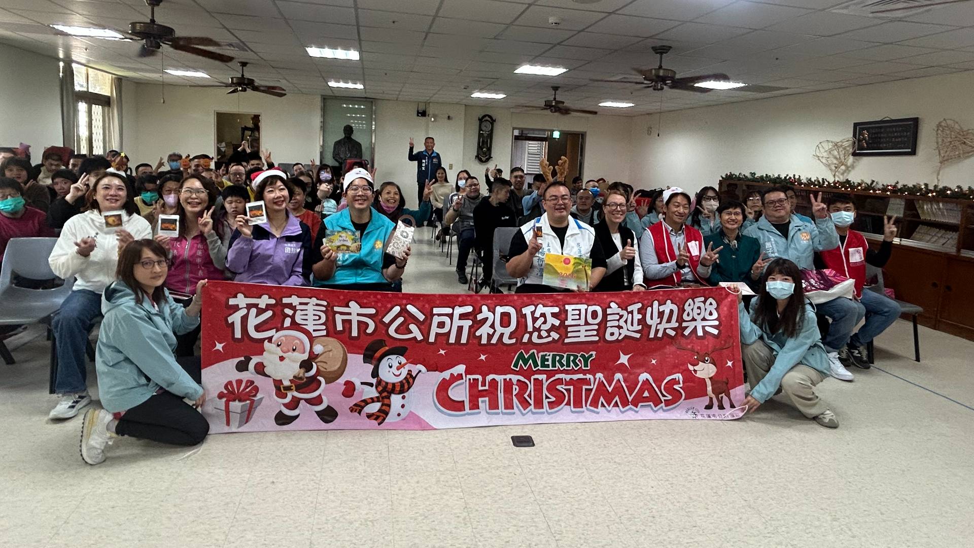 市公所魏市長及多位愛心代表來院聖誕關懷