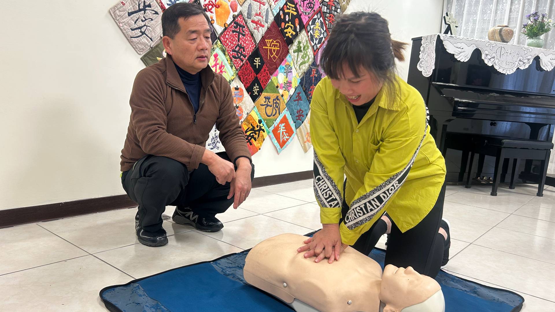 紅十字會廖教練來院為外籍看護工複習CPR